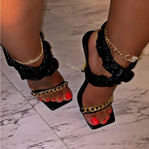 Stylist Chained Heels - Picture 3 of 4